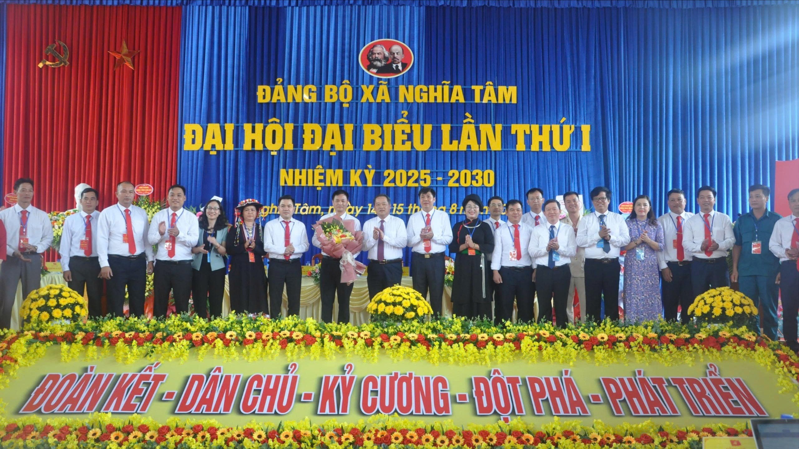 Ban Chấp hành khóa mới ra mắt Đại hội. z6909399561538-d187ff89ac5af927d74c2fda5ca9cfdc-6931.jpg