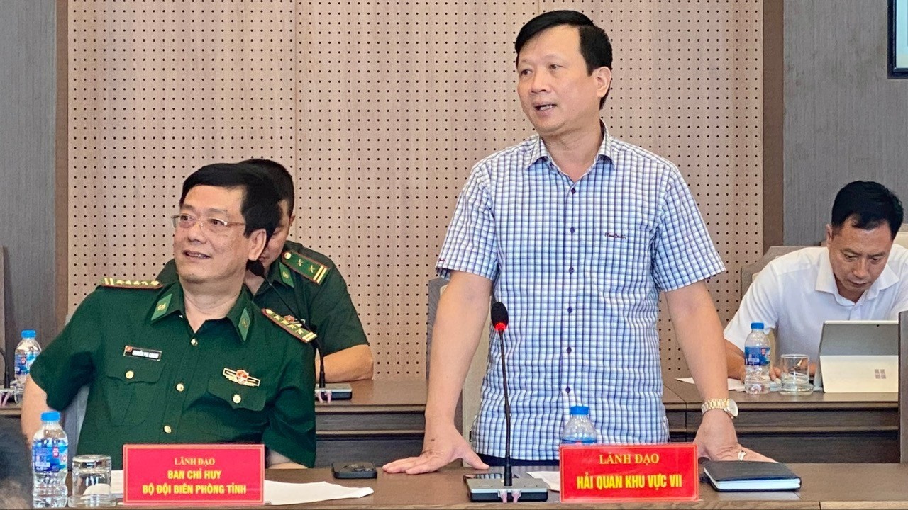 Lãnh đạo Hải quan khu vực VII phát biểu. z6949961236300-d3ed0727b35696a4afa829866dc7354d-2672.jpg