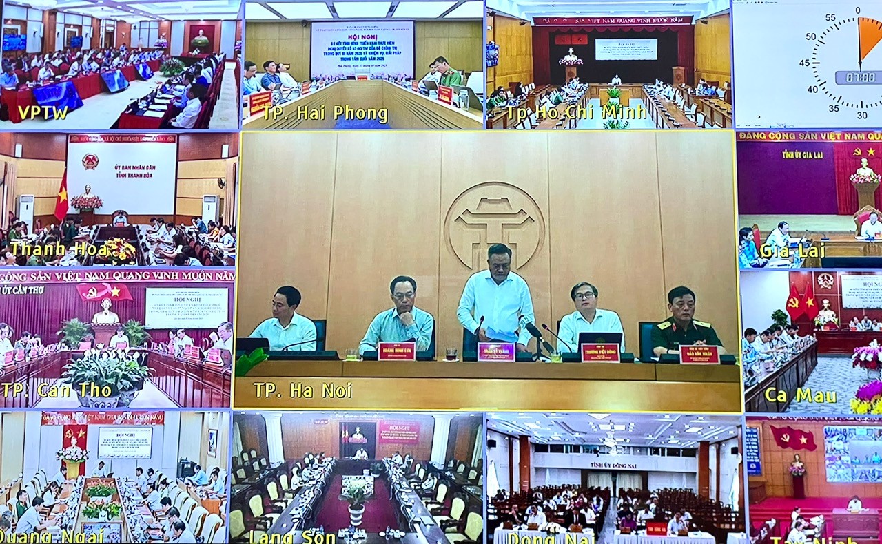 Phiên họp trực tuyến tới các điểm cầu. z7117824272693-fce1c7409067f0986d2ccdb3eae582bd.jpg