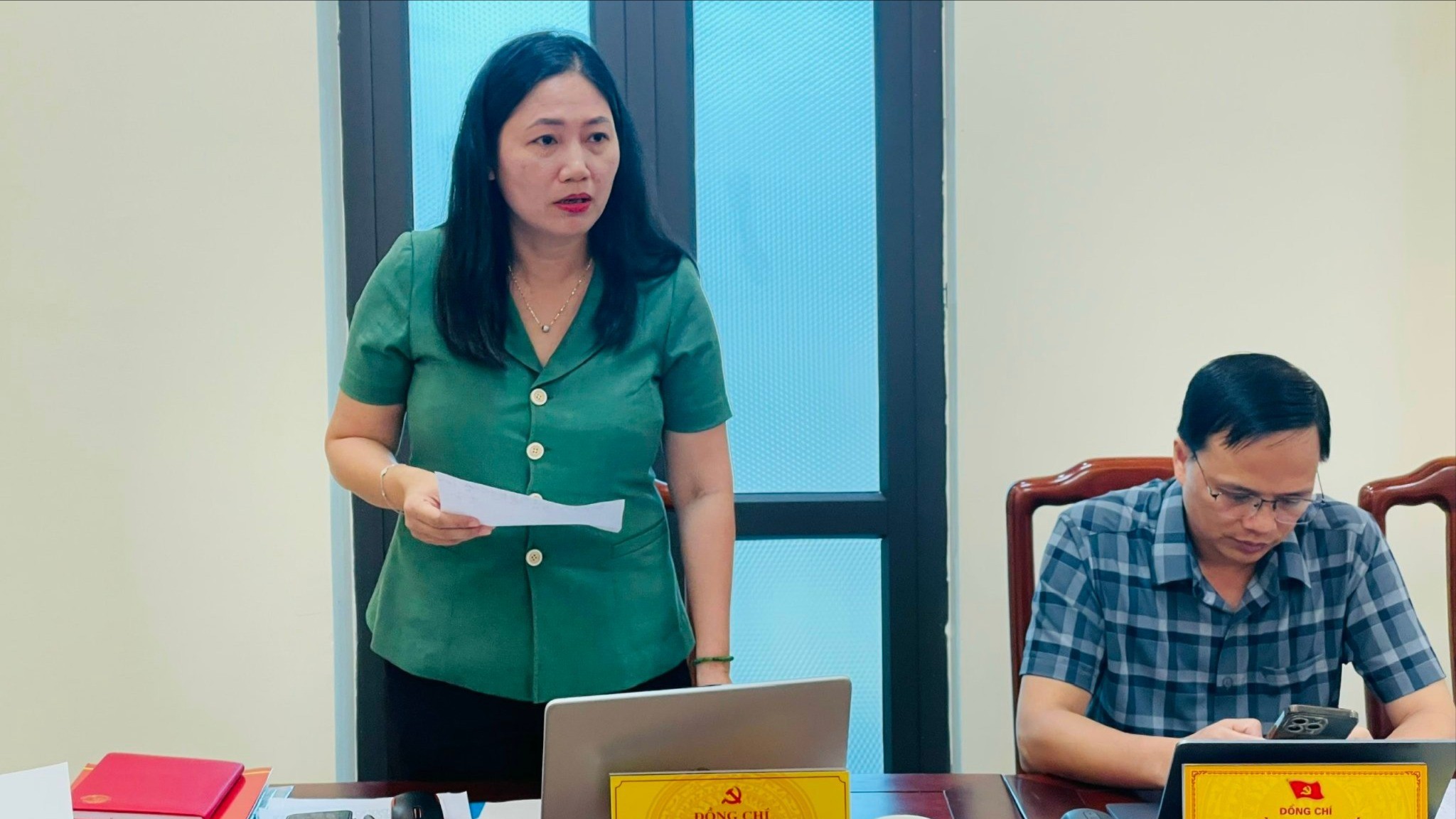 Các đại biểu tham gia ý kiến vào dự thảo Văn kiện Đại hội Đảng bộ 2 xã Quy Mông, Việt Hồng. z6851293373108-68a395a5cd5f1a5d4e49b2e0cb021166-4553.jpg