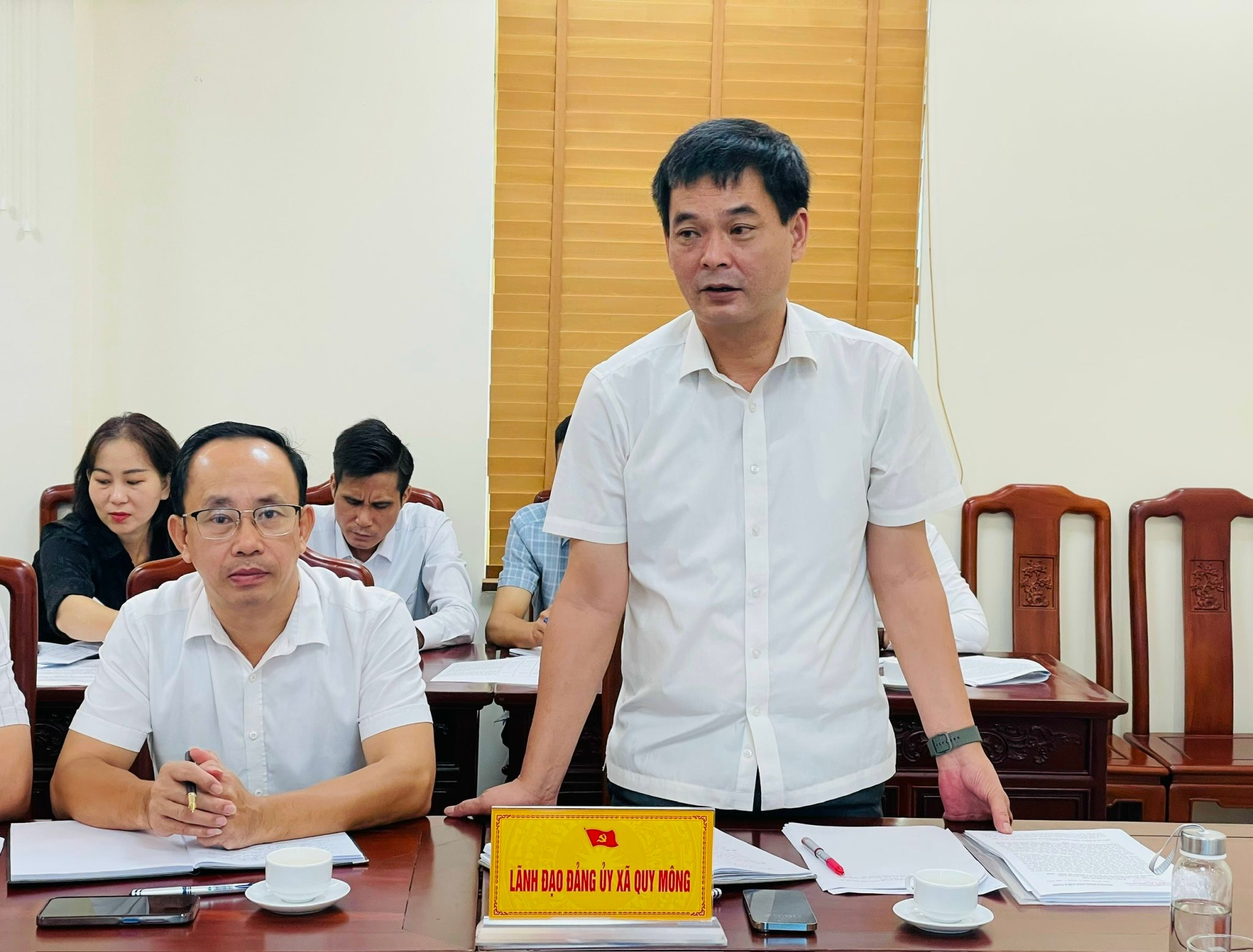 Đồng chí Trần Ngọc Thư, Bí thư Đảng ủy, Chủ tịch HĐND xã Quy Mông báo cáo công tác chuẩn bị Đại hội Đảng bộ xã. z6851305202366-7911a0b6fc6d175c618b636d871fdb2b.jpg