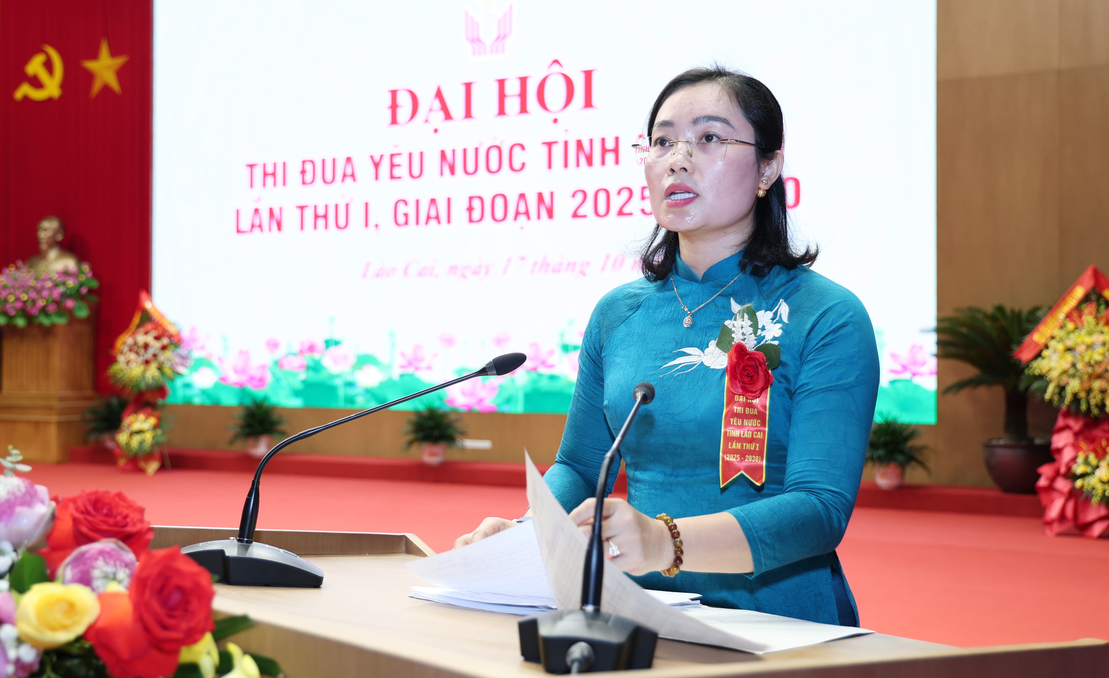 Đồng chí Nguyễn Thị Lương -Phó Giám đốc Sở Nội vụ báo cáo tình hình đại biểu tham dự Đại hội. img-5659-copy.jpg