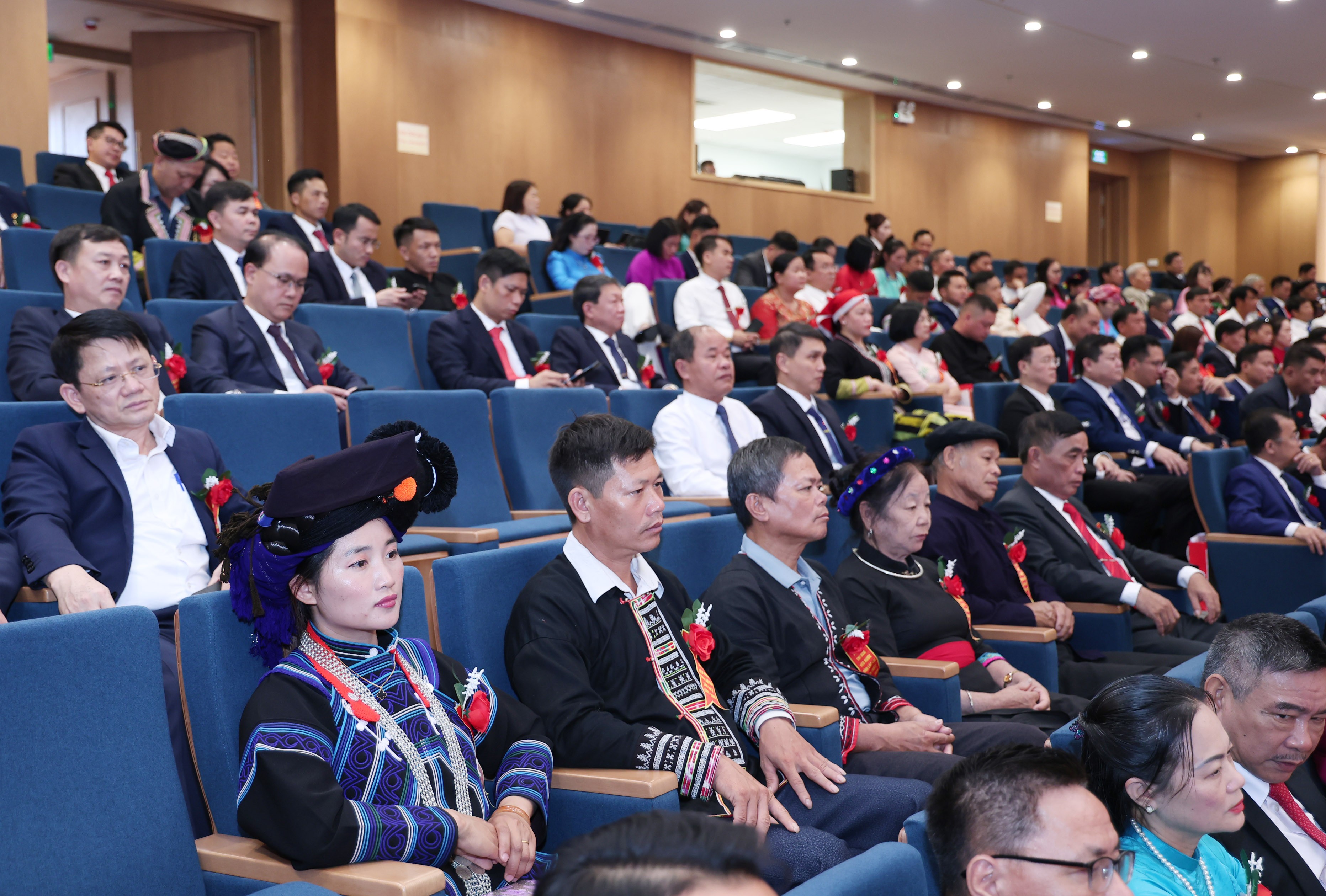 Đại hội có sự tham dự của 383 đại biểu chính thức. img-5680.jpg