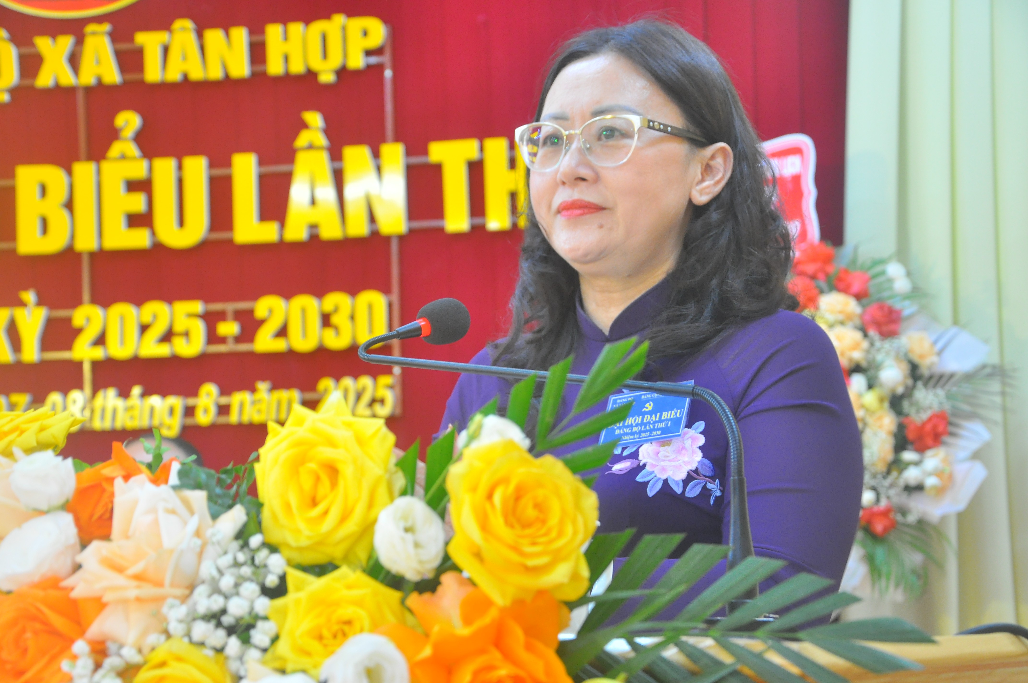 Đồng chí Giàng Thị Dung, Phó Bí thư Tỉnh ủy, Chủ tịch Ủy ban Mặt trận Tổ quốc Việt Nam tỉnh phát biểu chỉ đạo đại hội. Đồng chí Giàng Thị Dung, Phó Bí thư Tỉnh ủy, Chủ tịch Ủy ban Mặt trận Tổ quốc Việt Nam tỉnh phát biểu chỉ đạo đại hội.