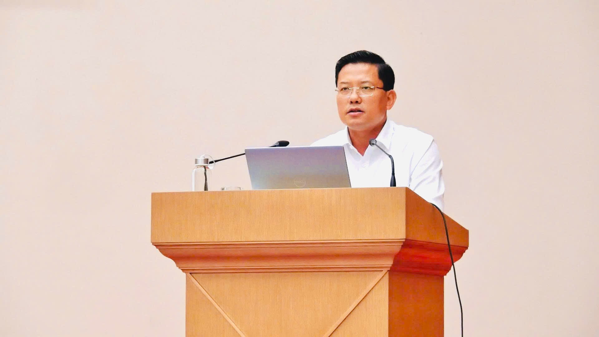 Đồng chí Phùng Nam Trung - Phó Trưởng Ban Tuyên giáo và Dân vận Tỉnh ủy, Ủy viên Ban Thường vụ, Trưởng Ban Tuyên giáo và Dân vận Đảng ủy định hướng tuyên truyền trong thời gian tới. z7040431597011-fa2c8e2ea5f727729d3ab803603c98e3.jpg