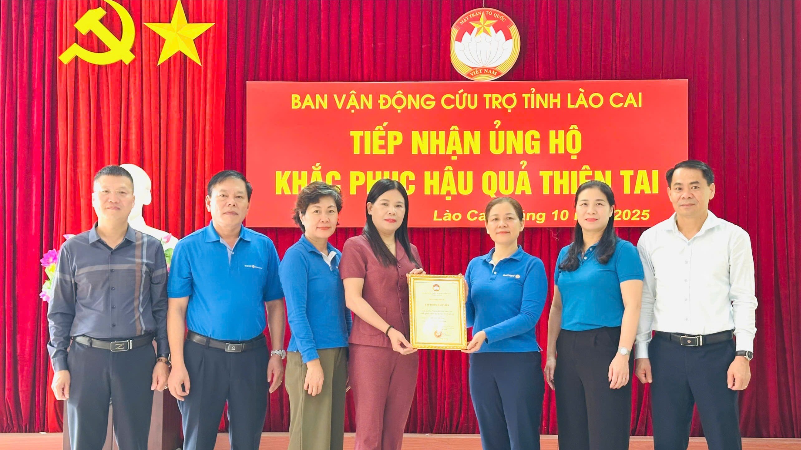 Bà Ngyễn Thị Bích Nhiệm – Phó Chủ tịch phụ trách Ủy ban MTTQ Việt Nam tỉnh gửi thư cảm ơn Tập đoàn Bảo Việt. z7142357807244-b65a5cdbf617f298e0dde66ecf448d23-2246.jpg