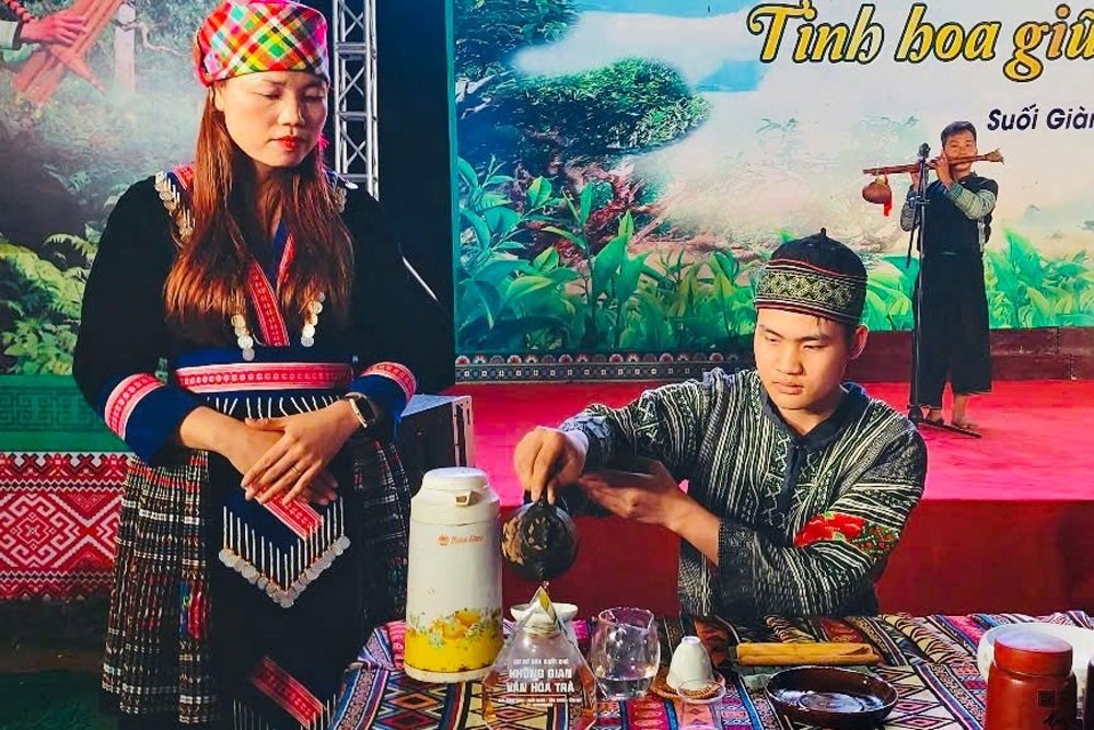 Lễ hội Trà Shan tuyết Lào Cai 2025 với chủ đề “Hương trà trên mây”, hứa hẹn tạo điểm nhấn du lịch độc đáo trong mùa lễ hội cuối năm. z7143050530365-e8592c356f968aebcce219997d52290b.jpg