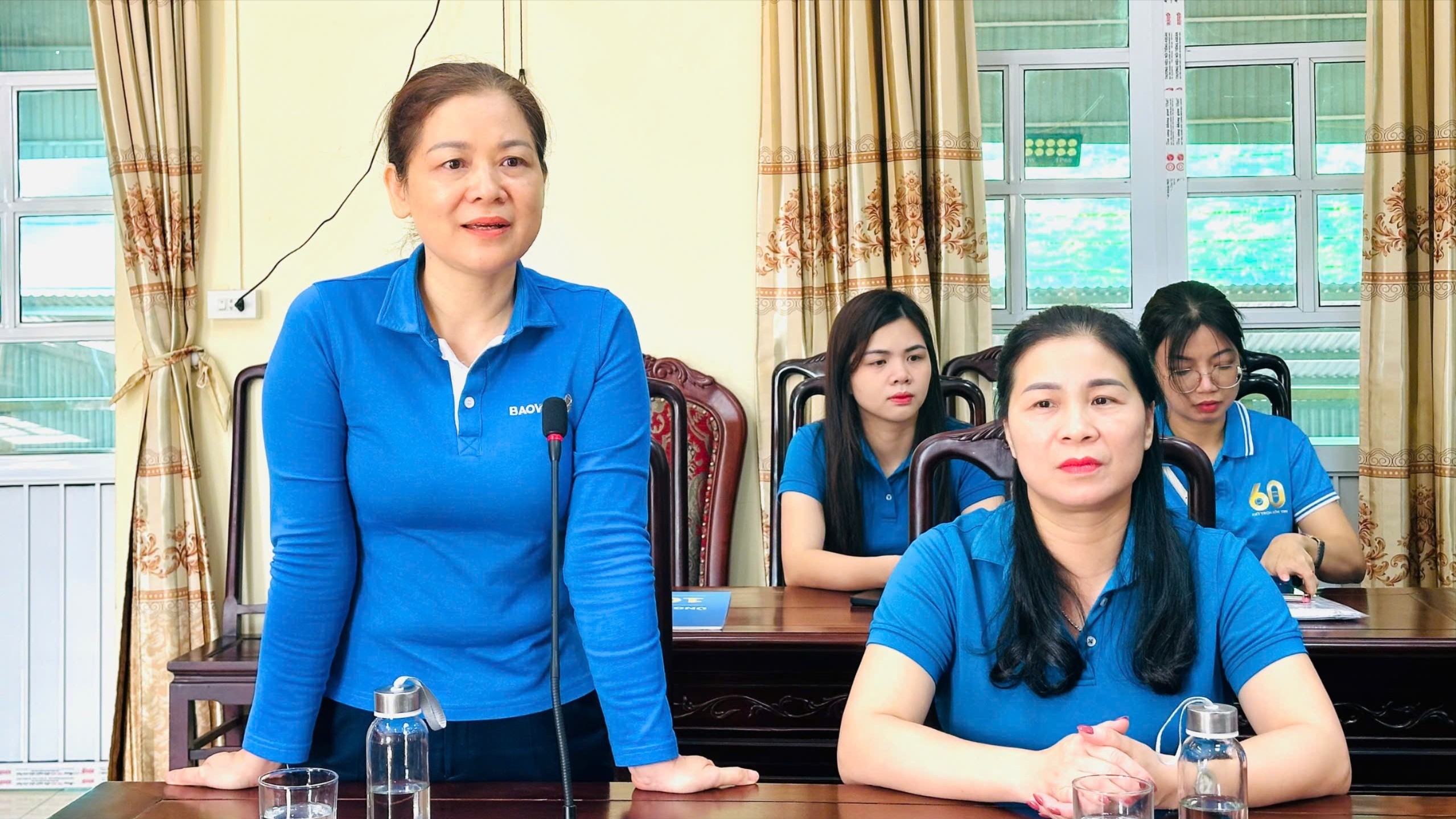 Bà Phạm Hồng Bân – Phó Chủ tịch Công đoàn Tập đoàn Bảo Việt phát biểu tại buổi trao hỗ trợ. z7142357887739-1ed101b00ee94e022e19dc3c711568e9-4886.jpg