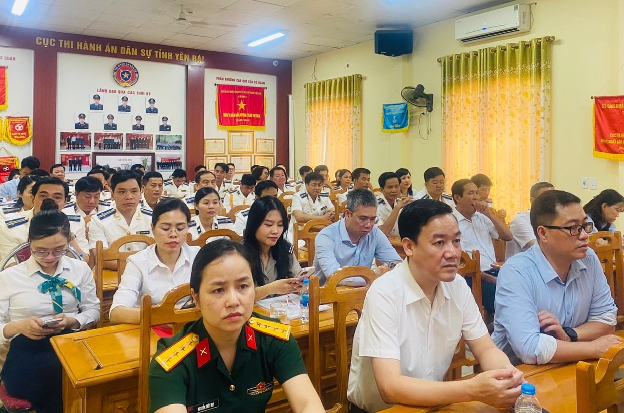 Các đại biểu tham dự Lễ Công bố. z6786394360343-0dac10c5971c4467837f7f56aad303c7.jpg