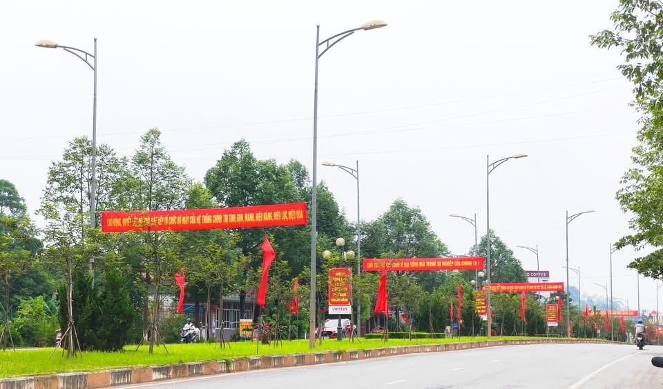 Băng zôn, khẩu hiệu tuyên truyền đã góp phần lan tỏa không khí đại hội. z6822967647442-987b11b11d5bcbb45dce51399bb1c9fc.jpg