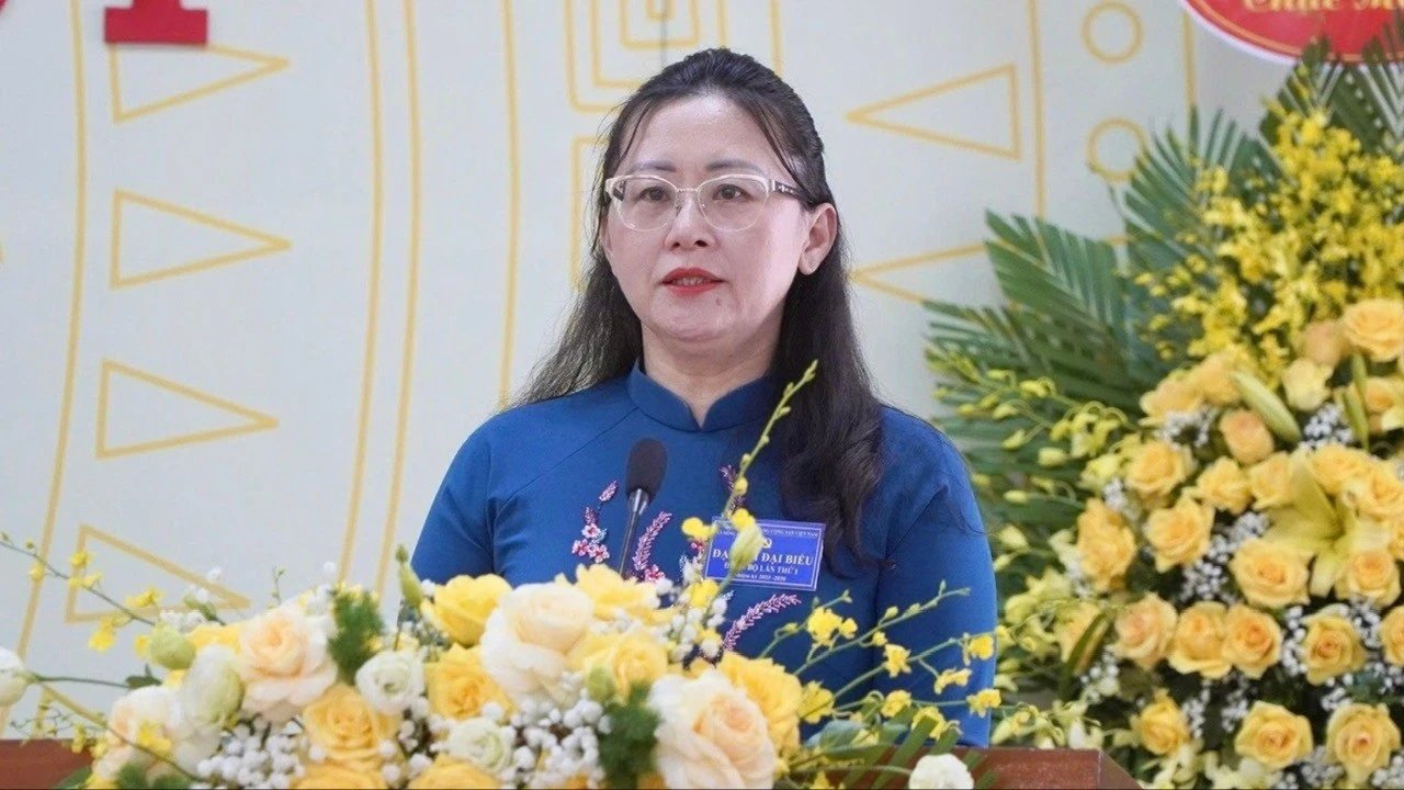 Đồng chí Giàng Thị Dung, Phó Bí thư Tỉnh ủy, Chủ tịch Ủy ban Mặt trận Tổ quốc Việt Nam tỉnh phát biểu chỉ đạo tại Đại hội.