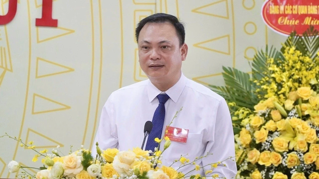 Đồng chí Hoàng Việt Hóa - Bí thư Đảng ủy xã Đông Cuông phát biểu khai mạc Đại hội.