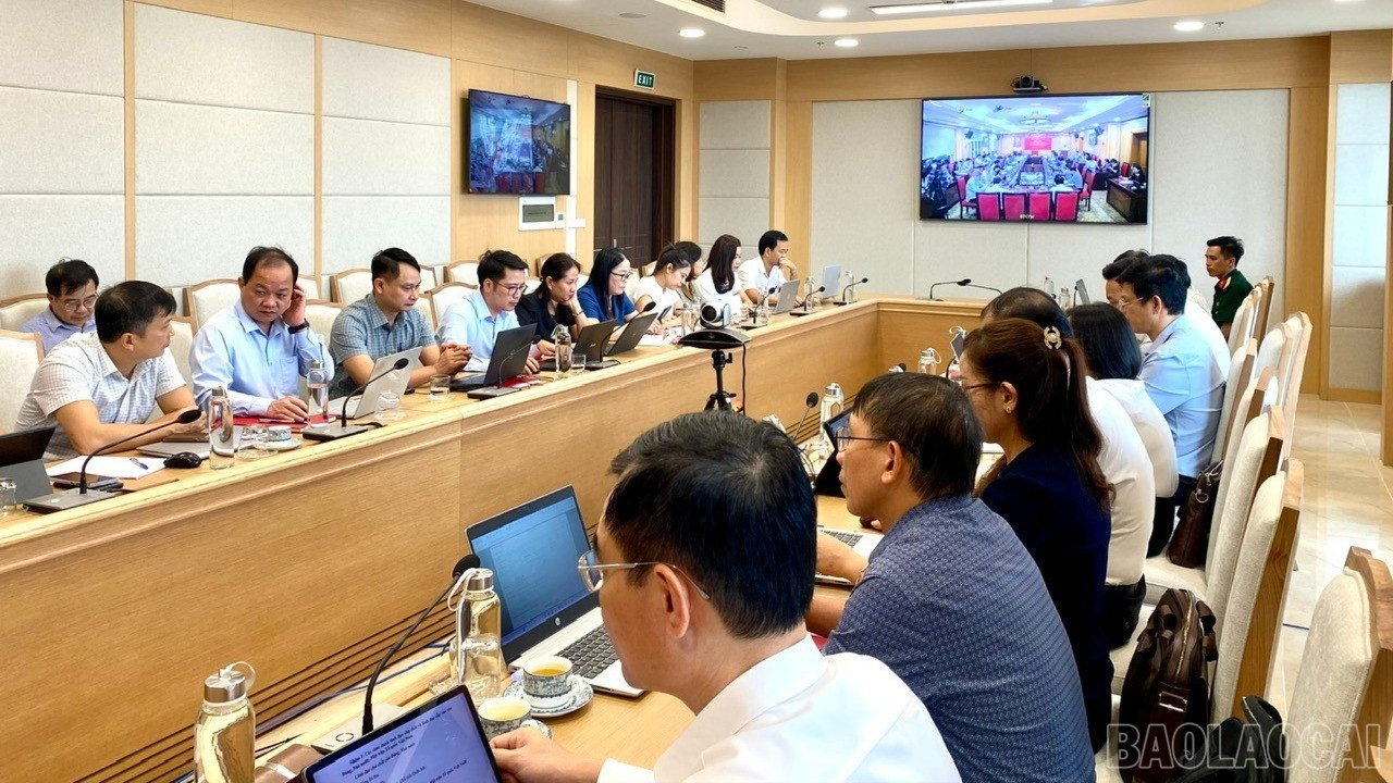 Đại biểu được quán triệt nhiều nội dung quan trọng tại hội nghị. baolaocai-br_z7167418283721-f58b83f26feb10995d688603f350ce48-8961.jpg