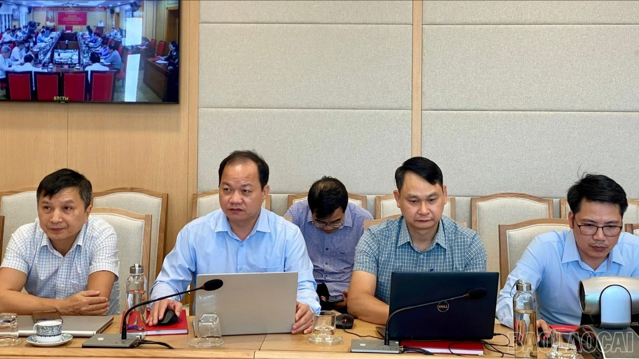 Các đại biểu tham dự hội nghị. baolaocai-br_z7167367850453-7ae69d274153f9dc65a9fdedd37f6cba-191.jpg