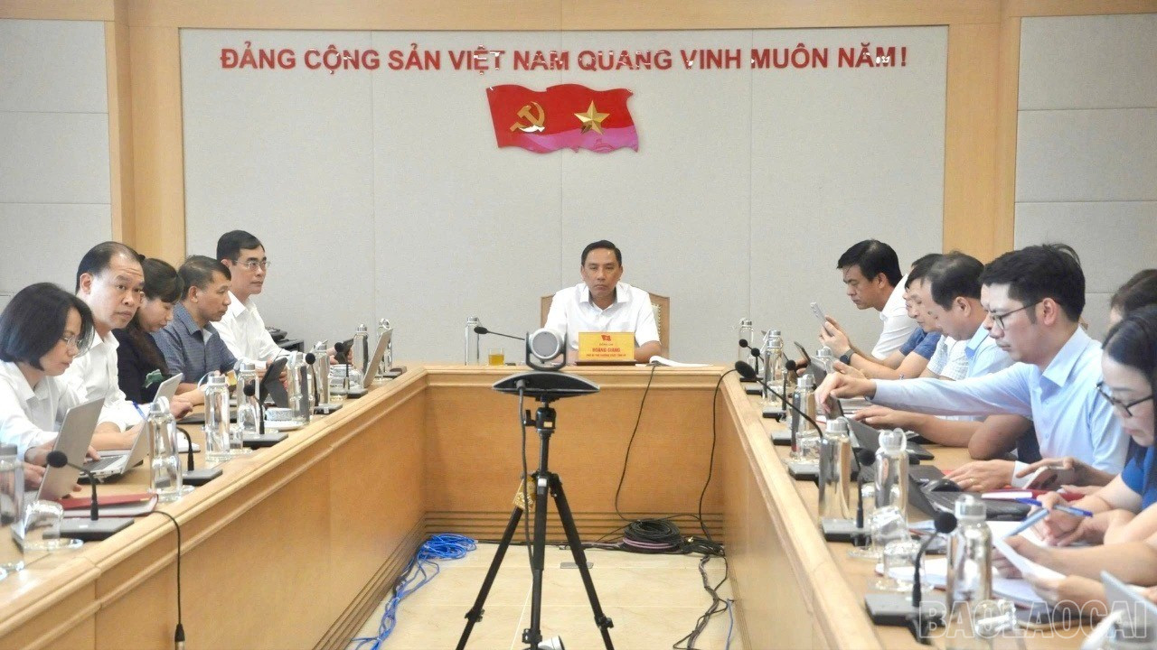 Đồng chí Hoàng Giang – Phó Bí thư Thường trực Tỉnh ủy chủ trì hội nghị tại điểm cầu Lào Cai. baolaocai-br_z7167430396245-5df249b16bf9c0711f11a66d8cbd5abc-128.jpg