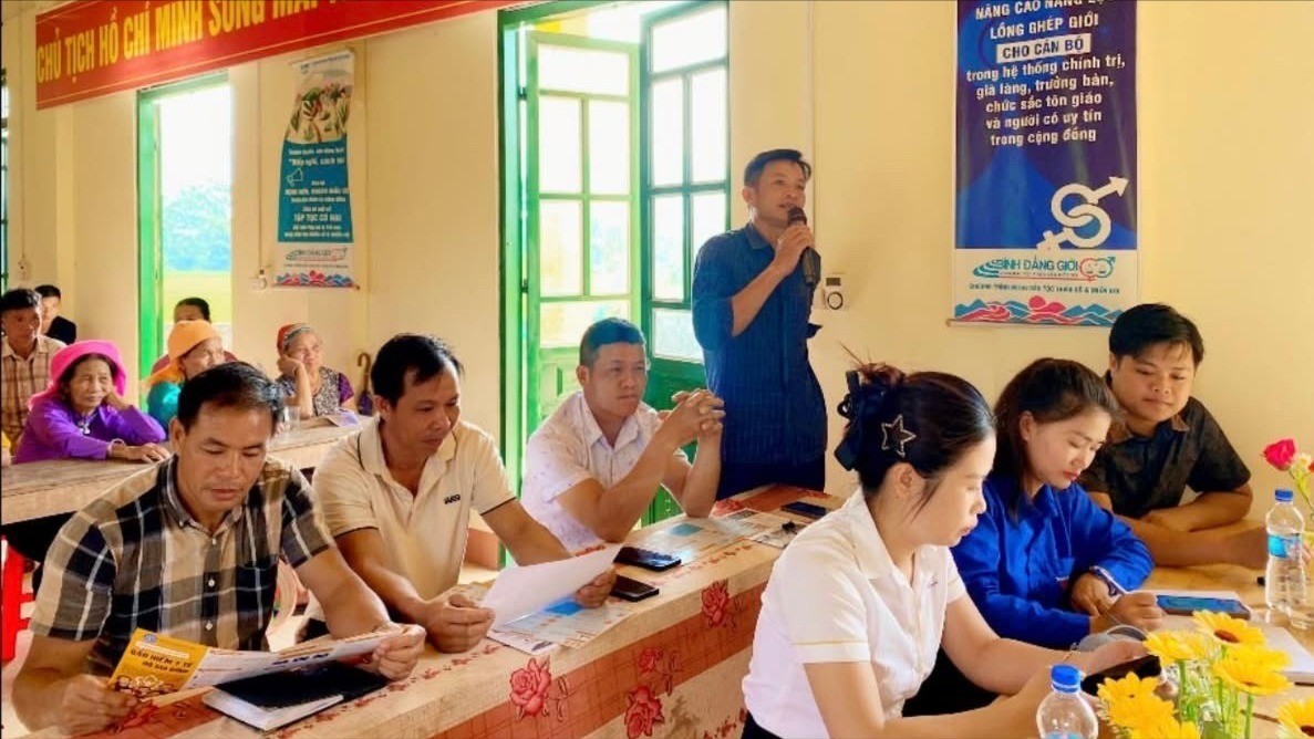 Cán bộ, đảng viên và người dân tích cực tham gia ý kiến đóng góp vào Dự thảo Văn kiện Đại hội đại biểu Đảng bộ tỉnh. z6855799885895-cd606217d8af4108fa1701b97f743f5b.jpg