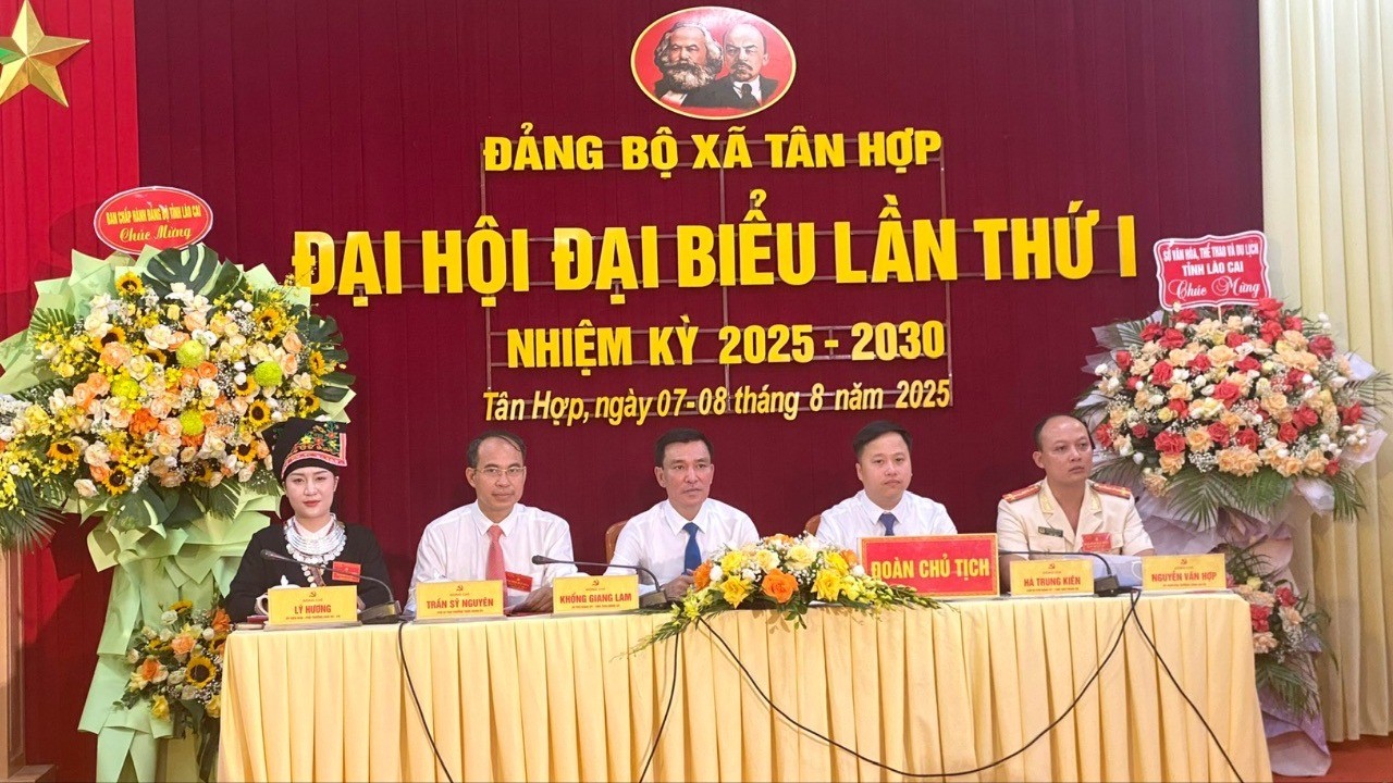 Đoàn Chủ tịch đại hội Đoàn Chủ tịch đại hội