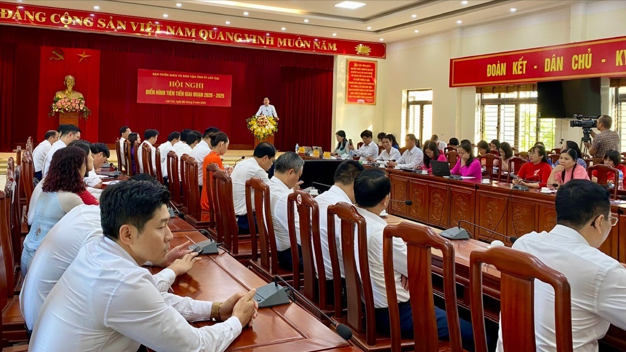 Quang cảnh hội nghị. z6976648726943-56db414cf384861c20d36c938e6695c7-2029.jpg