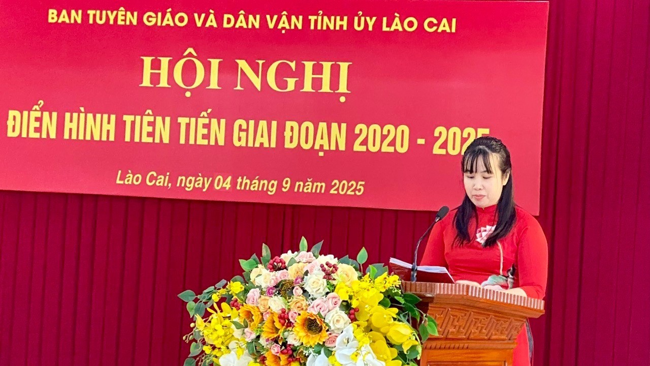 Các đại biểu tham luận tại hội nghị. z6976621364573-a7c02ffbc321f35ce7003a7213ad6d18-1127.jpg