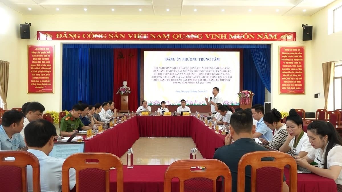Phường Trung tâm tổ chức lấy ý kiến vào Dự thảo Văn kiện Đại hội đại biểu Đảng bộ tỉnh Lào Cai. z7028921462590-92c87d01d0d18392c228581124c5ee0c-5298.jpg
