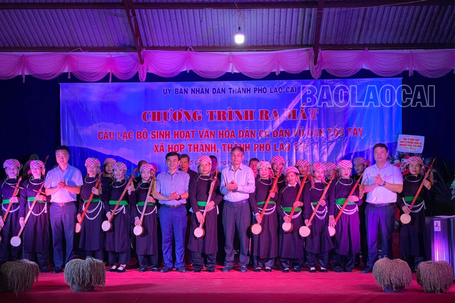 Trao nhạc cụ biểu diễn cho câu lạc bộ. 20231014_220253_0000.png