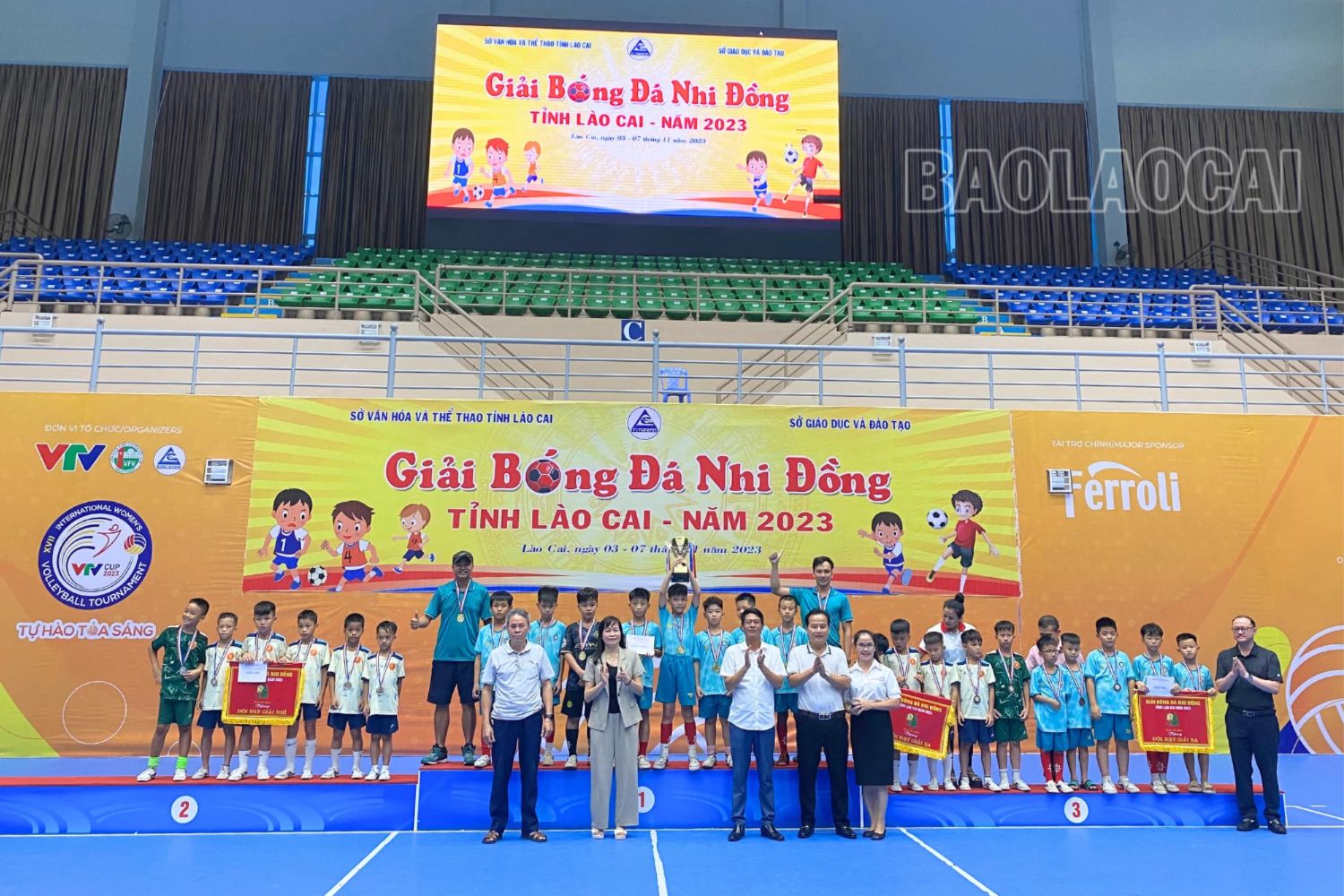 Trao giải Nhất, Nhì, Ba cho các đội. 20231106_171051_0000.png