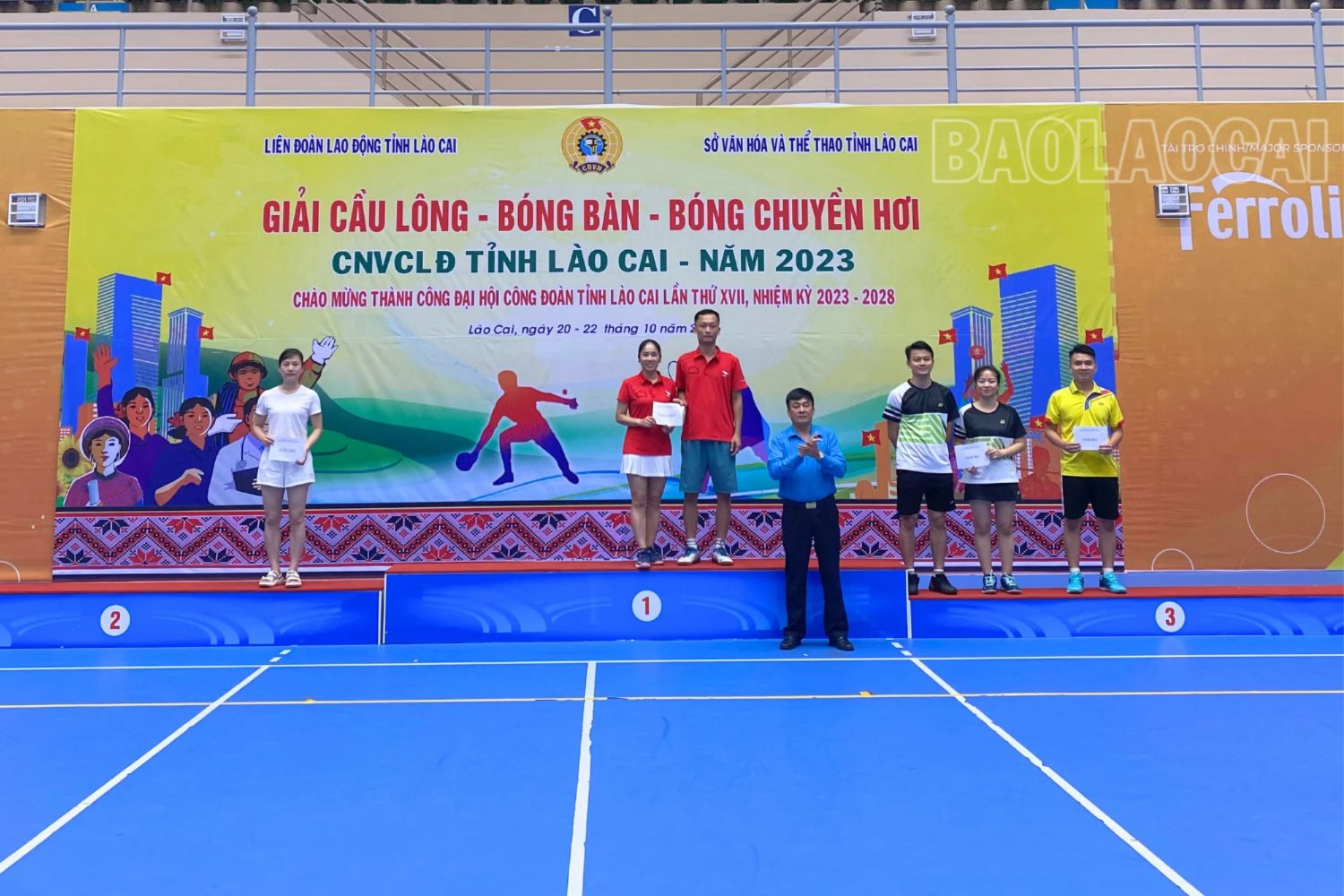 Trao giải môn cầu lông nội dung đôi nam nữ dưới 30 tuổi. 20231022_120006_0010.png