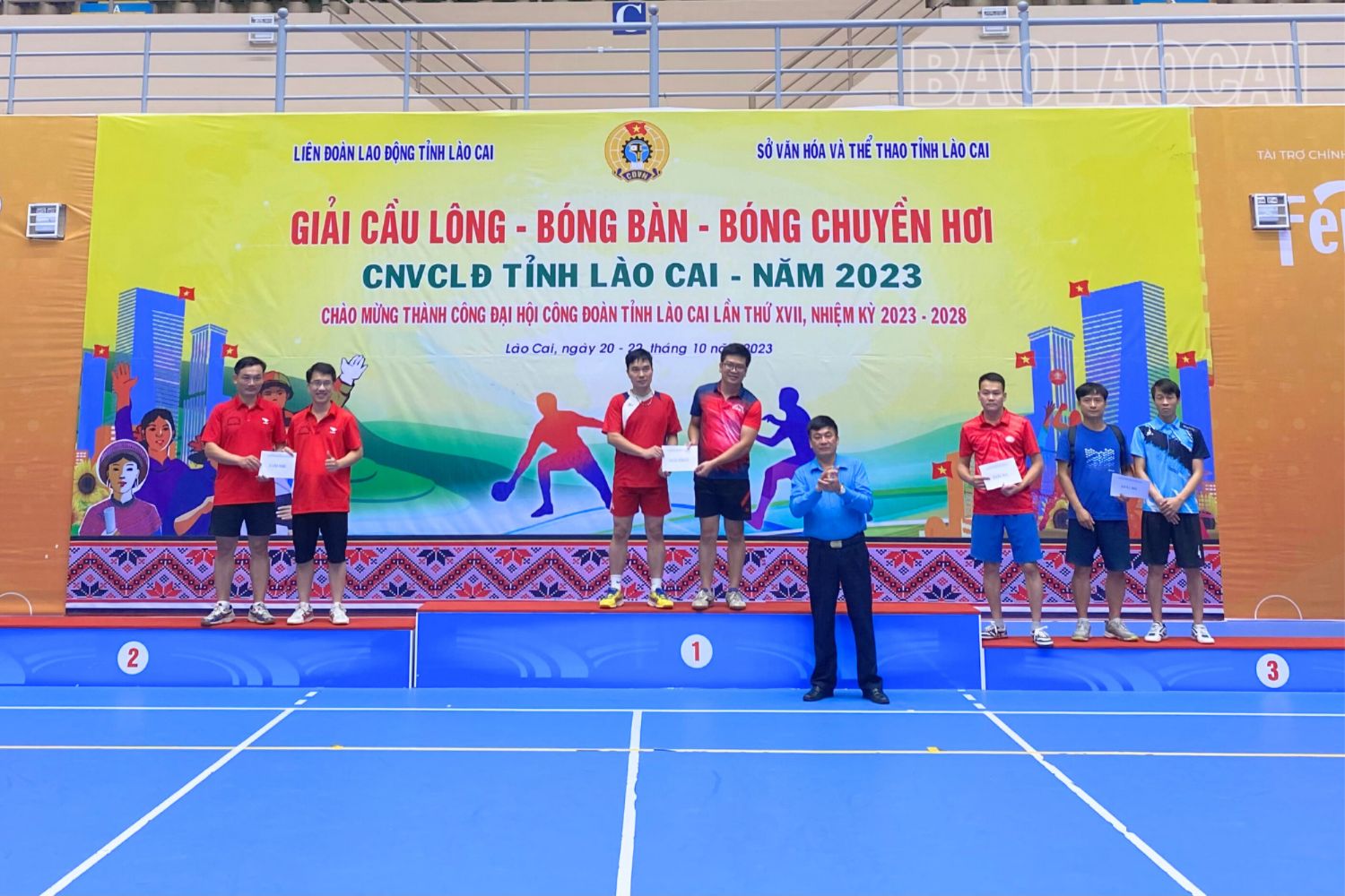 Trao giải môn bóng bàn nội dung đôi nam 31-40 tuổi. 20231022_120006_0003.png