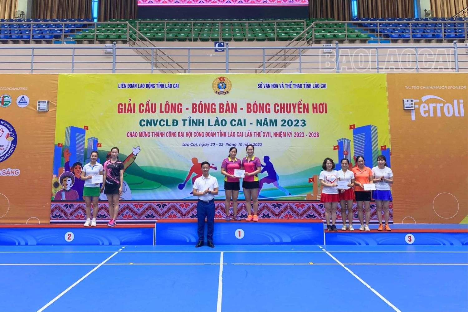 Trao giải môn cầu lông nội dung đôi nữ 41 - 50 tuổi. 20231022_120007_0011.png