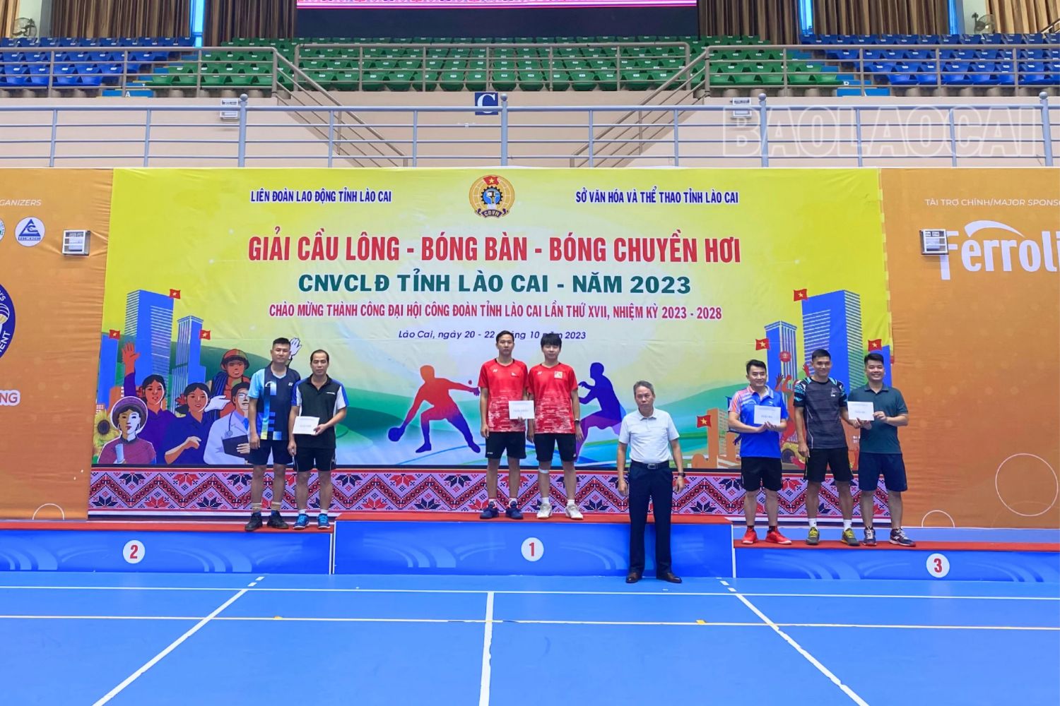 Trao giải môn cầu lông nội dung đôi nam 31-40 tuổi. 20231022_120006_0009.png