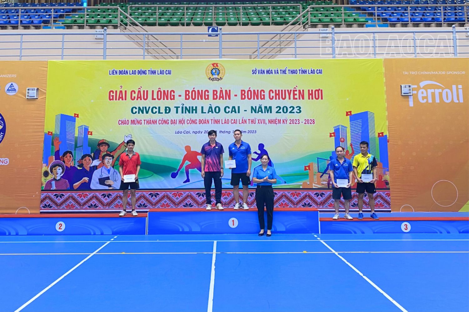 Trao giải môn bóng bàn nội dung đôi nam 41-50 tuổi. 20231022_123816_0002.png