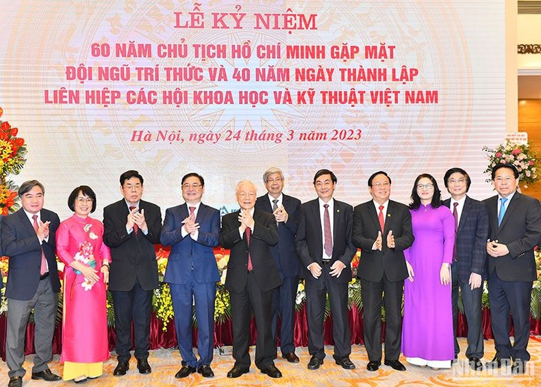 Xây dựng đội ngũ trí thức vững mạnh là trực tiếp nâng tầm trí tuệ của dân tộc ảnh 6 Xây dựng đội ngũ trí thức vững mạnh là trực tiếp nâng tầm trí tuệ của dân tộc ảnh 5