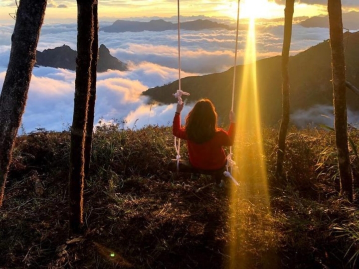 Ngồi xích đu ngắm biển mây độ cao trên 2000m: View sống ảo có 1-0-2 ở Tây Bắc ảnh 5 Ngồi xích đu ngắm biển mây độ cao trên 2000m: View sống ảo có 1-0-2 ở Tây Bắc - 5