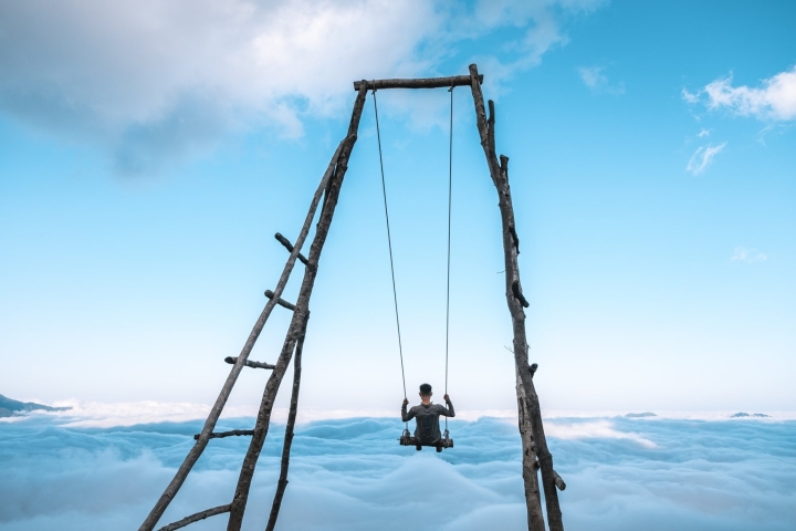 Ngồi xích đu ngắm biển mây độ cao trên 2000m: View sống ảo có 1-0-2 ở Tây Bắc ảnh 2 Ngồi xích đu ngắm biển mây độ cao trên 2000m: View sống ảo có 1-0-2 ở Tây Bắc - 2