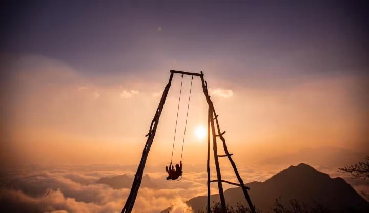 Ngồi xích đu ngắm biển mây độ cao trên 2000m: View sống ảo có 1-0-2 ở Tây Bắc ảnh 3 Ngồi xích đu ngắm biển mây độ cao trên 2000m: View sống ảo có 1-0-2 ở Tây Bắc - 3