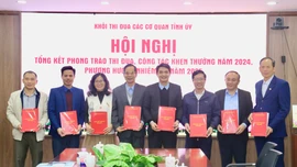 Khối thi đua Các cơ quan Tỉnh ủy ký giao ước thi đua năm 2025