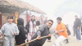 Du khách quốc tế trải nghiệm Tết Nguyên đán tại Sa Pa