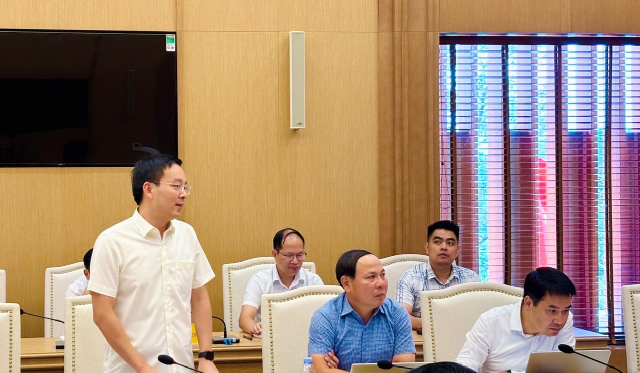 Lãnh đạo Văn phòng Tỉnh uỷ phát biểu ý kiến. a1d7f39a67b0eceeb5a1.jpg