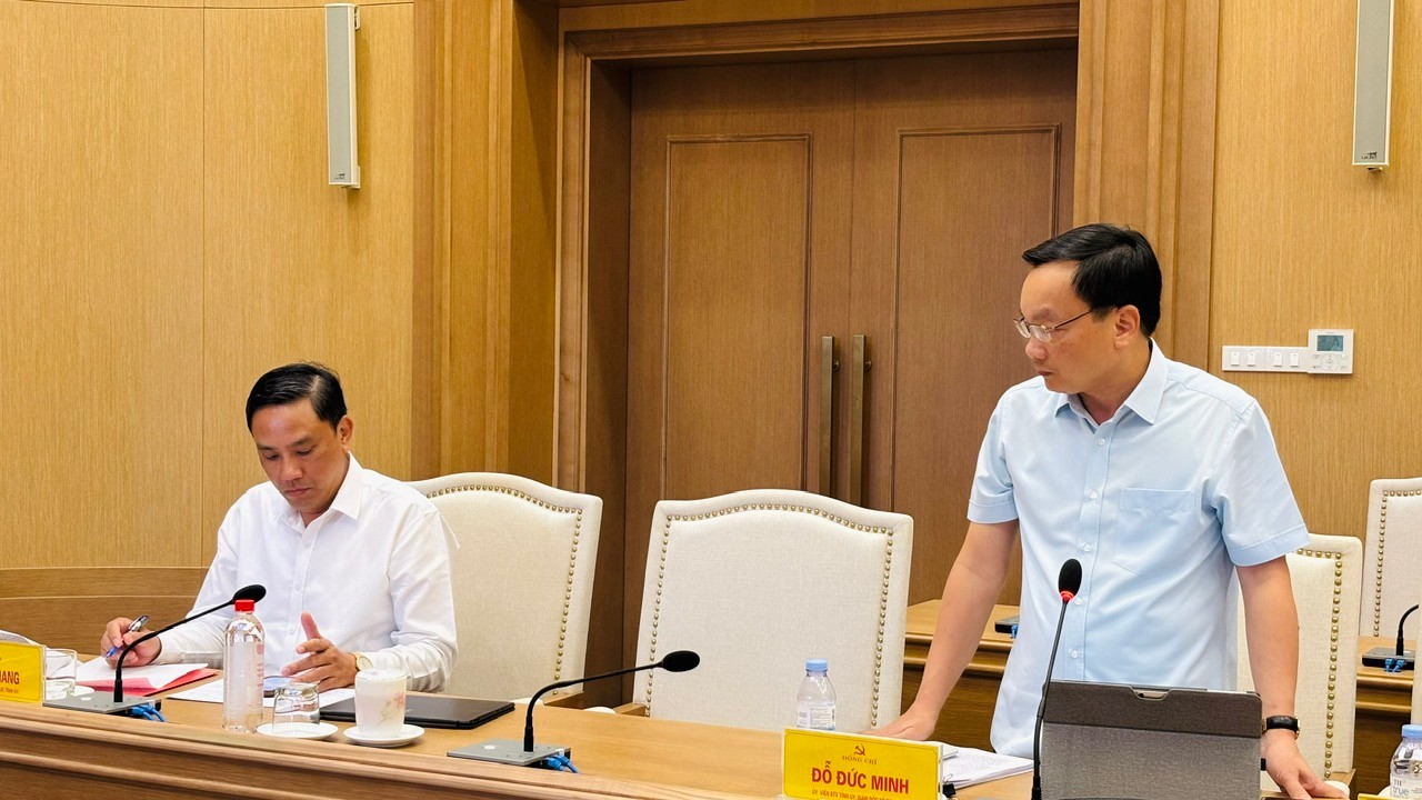 Lãnh đạo Sở Tài chính phát biểu ý kiến. 7b9a48b507808cded591.jpg