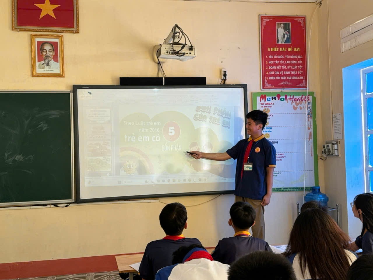 Lồng ghép kỹ năng sống số trong những tiết học. 484035167-671515441970081-2284035060369480825-n.jpg