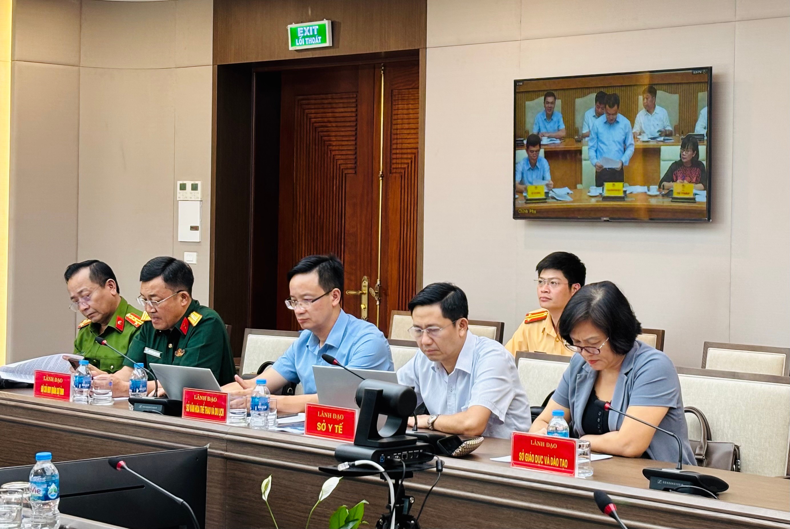 Các đại biểu tham dự hội nghị tại điểm cầu Lào Cai. img-1559.jpg