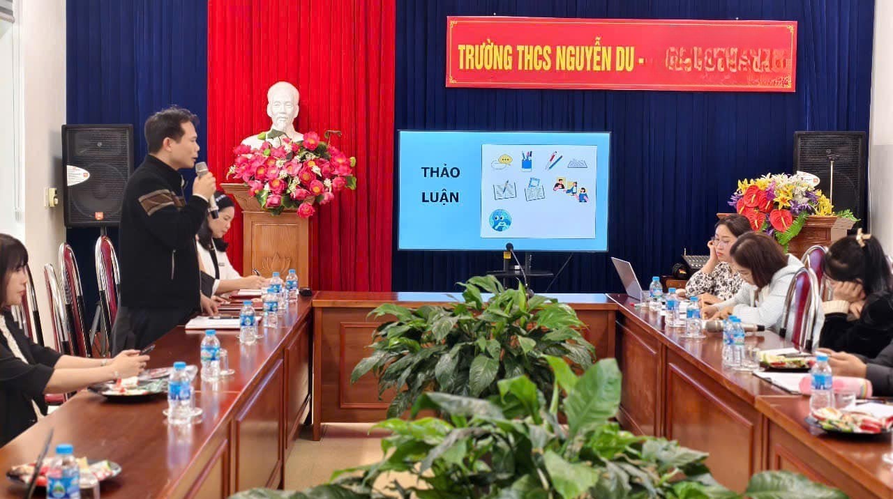 Các buổi thảo luận về công nghệ số cho giáo viên được tổ chức thường xuyên. 13f1e122-82a9-427e-b715-d749dac144cd-3372.jpg