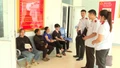 Cán bộ Thanh tra tỉnh xuống địa bàn các xã nắm bắt tình hình và hướng dẫn xử lý đơn thư khiếu nại tố cáo.