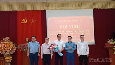 Mỏ Vàng công bố Quyết định thành lập Ban đại diện Hội đồng quản trị Ngân hàng Chính sách xã hội Việt Nam cấp xã