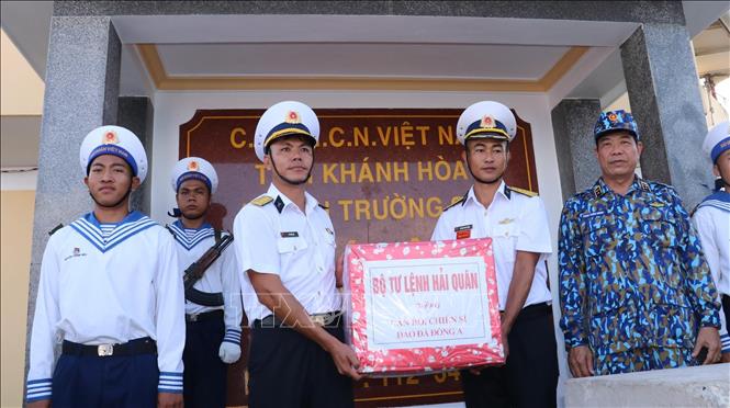 Tượng đài bất tử trong lòng dân tộc ảnh 4 Chú thích ảnh