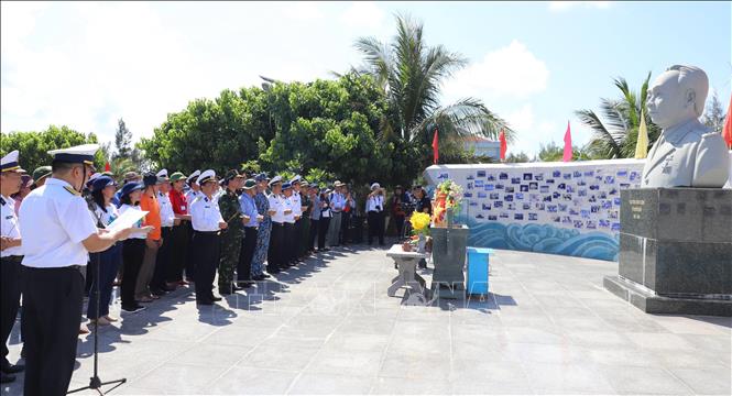 Tượng đài bất tử trong lòng dân tộc ảnh 3 Chú thích ảnh