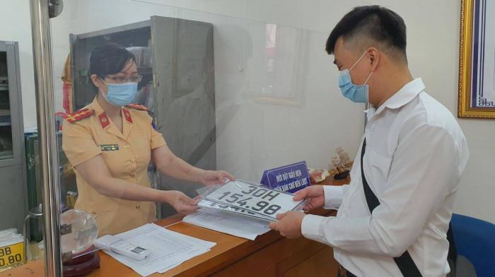 Cục CSGT khuyến cáo người dân đăng ký xe trực tuyến để tránh quá tải ảnh 1 Chú thích ảnh