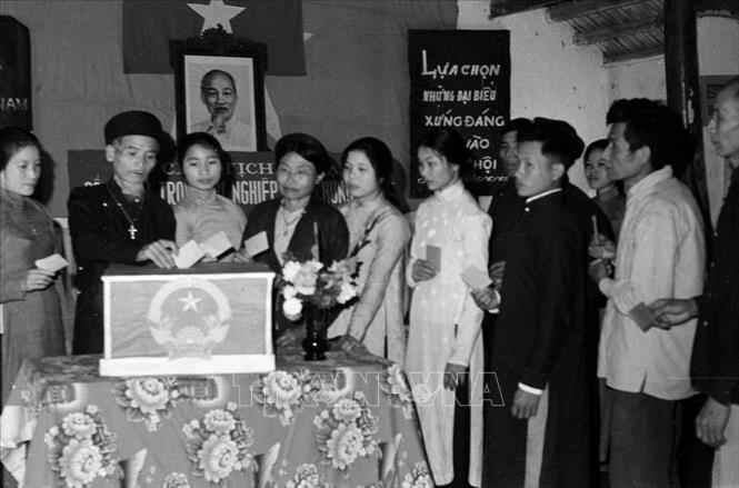 45 năm ngày Tổng tuyển cử bầu Quốc hội của nước Việt Nam thống nhất ảnh 20 Chú thích ảnh