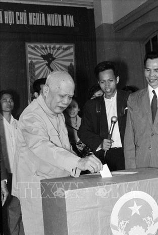 45 năm ngày Tổng tuyển cử bầu Quốc hội của nước Việt Nam thống nhất ảnh 12 Chú thích ảnh
