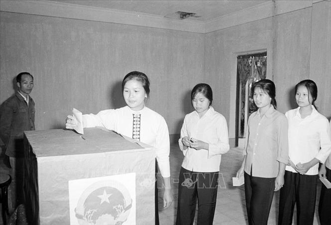 45 năm ngày Tổng tuyển cử bầu Quốc hội của nước Việt Nam thống nhất ảnh 18 Chú thích ảnh